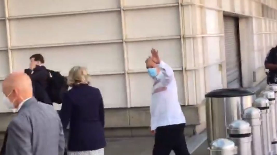 AMLO toma vuelo de regreso a México