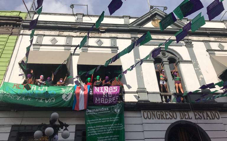 Feministas piden reunión con senadores de Puebla para abordar derechos de mujeres