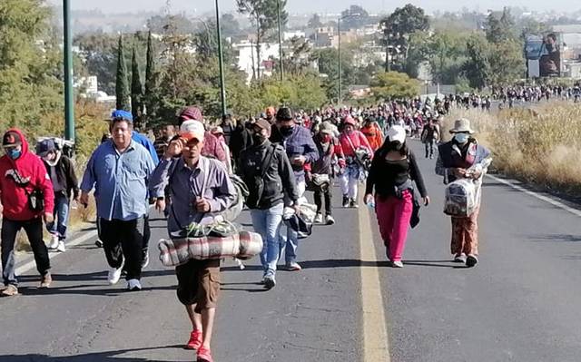 Avanza Caravana Migrante sobre la autopista México- Puebla