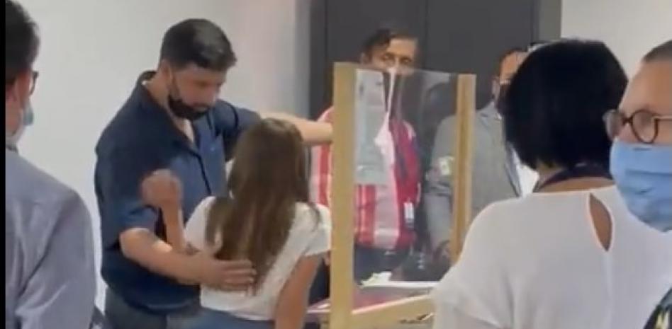 “¡Ayuda! están a punto de quitarle a sus hijas a mi hermana y llevárselas a Israel