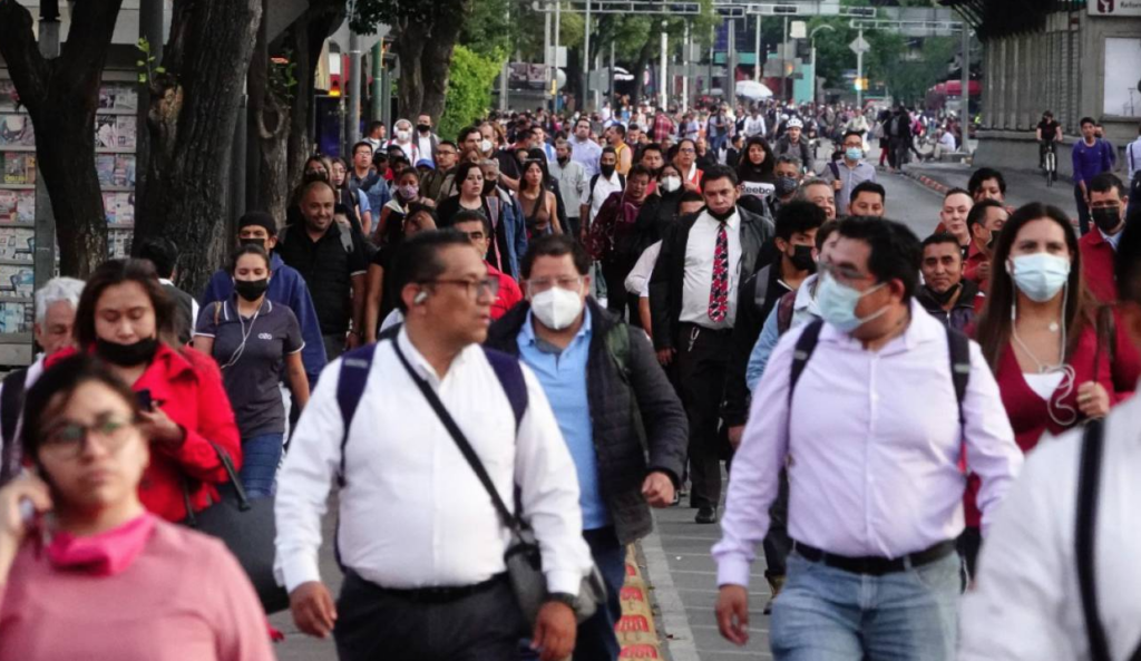 Grupo al que le está pegando más la quinta ola de Covid-19