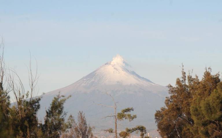 Se acercan al cráter del Popocatépetl y al hacer explosión resultan lesionados