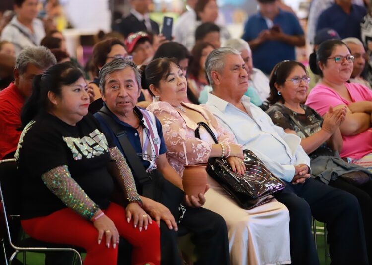 Festejan Día de las Madres en Feria de Puebla