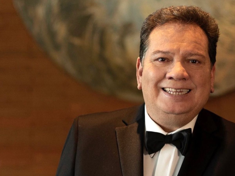 ¿De quién se trata? Coque Muñiz trabajó como corresponsal con destacado periodista antes de ser cantante