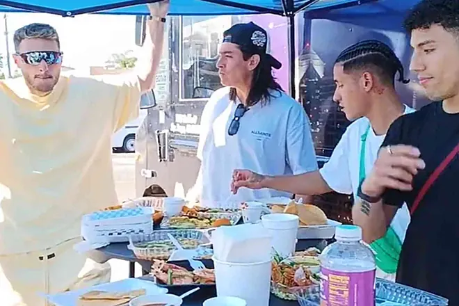 Alexis Vega, Uriel Antuna, Santiago Giménez y demás jugadores de México disfrutan previo al debut en Copa América con birria