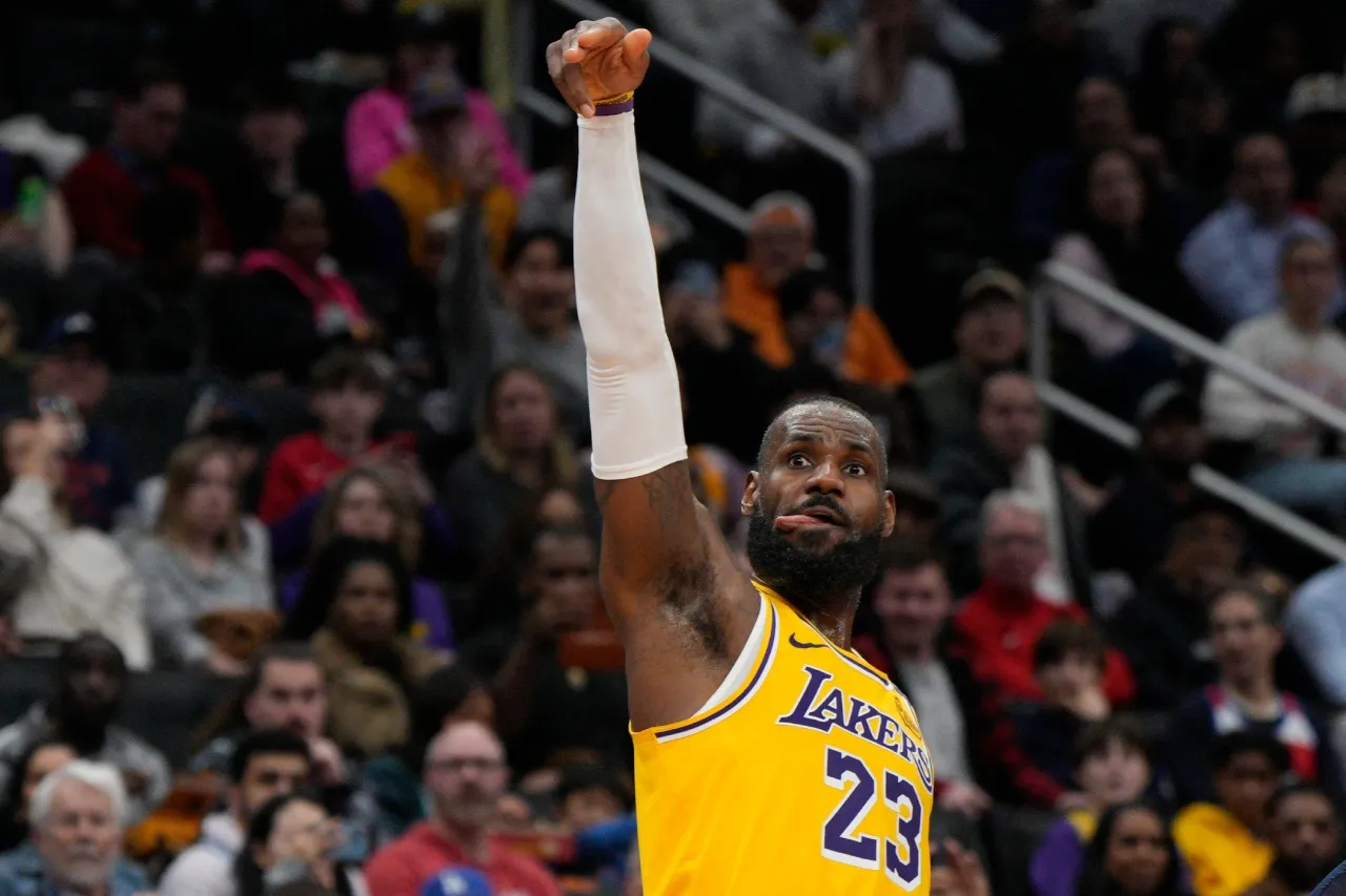 LeBron es el primer reclutado para equipos del Juego de Estrellas