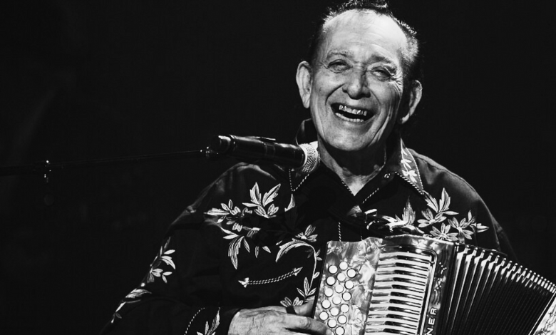 Falleció Flaco Jiménez: ícono del acordeón y alma del Tex-Mex