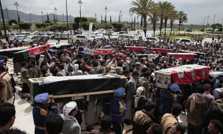 Israel ataca puerto yemení de Hodeida al tiempo que rebeldes hutíes activan defensas aéreas